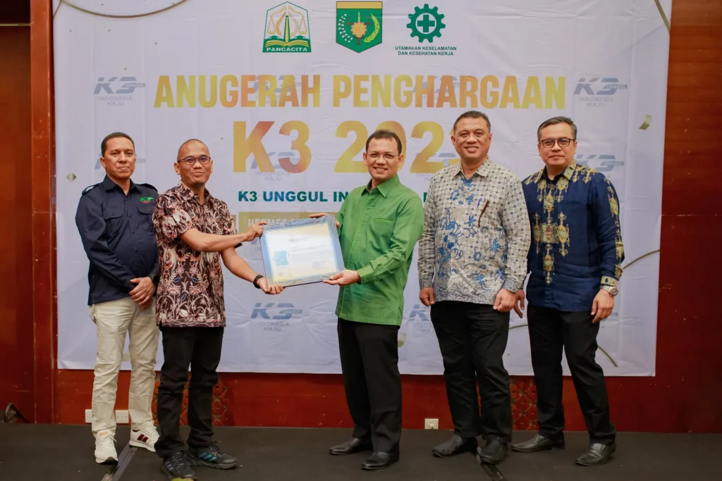 Solusi Bangun Andalas Raih Penghargaan Nihil Kecelakaan Kerja Tahun 2022 dari Kementerian Ketenagakerjaan RI