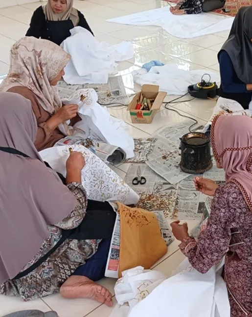 Batik Tulis dan Ecoprint Lampuuk (BALISCOMALA)