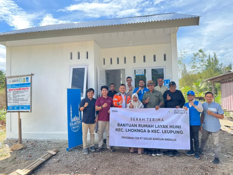 Kini Miliki Rumah Layak Huni, Solusi Bangun Andalas Hadirkan Senyum Ibu Khairiah di Bulan Ramadan